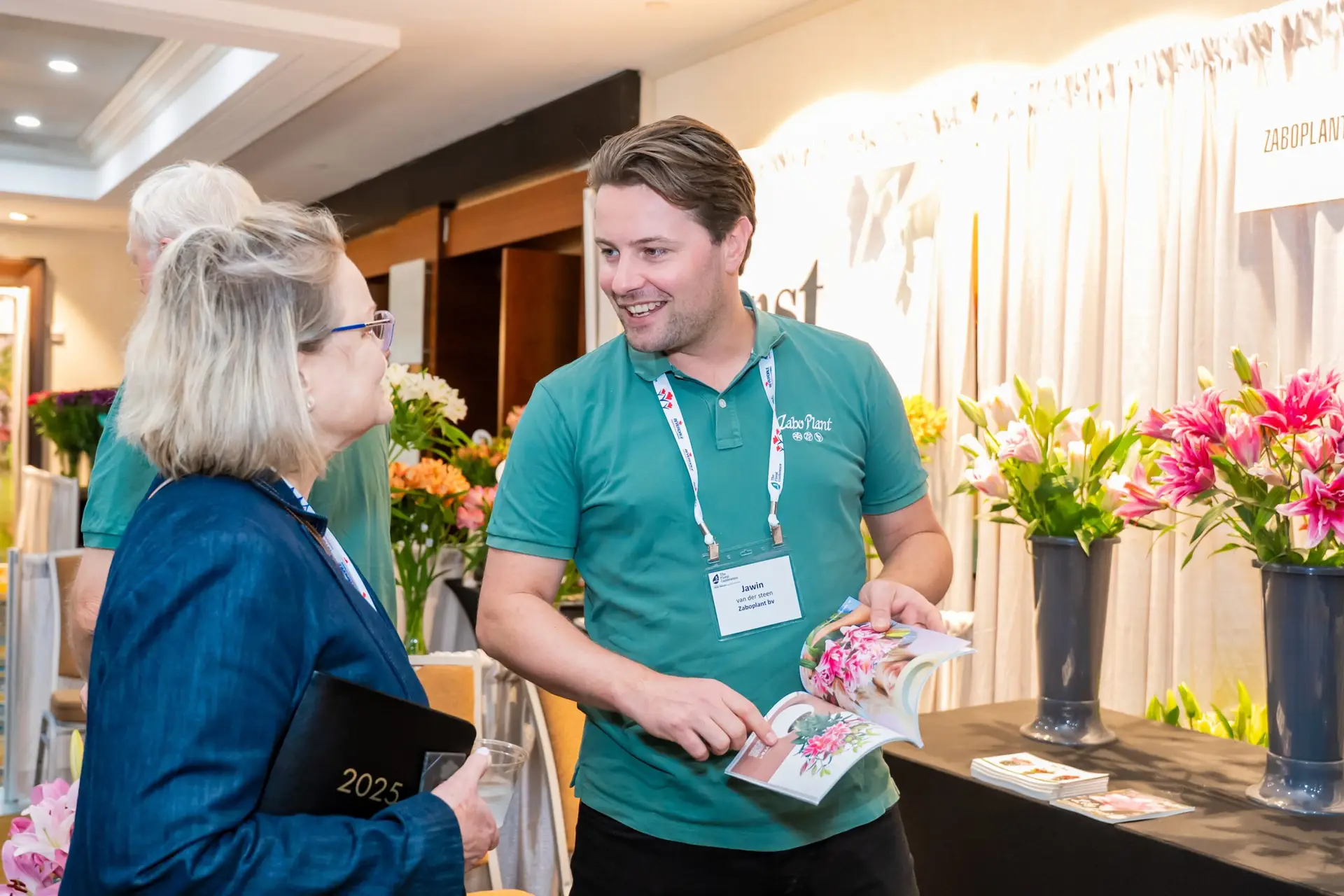 Exhibitor Presenting Product to Attendees - Miami Corporate Photographer